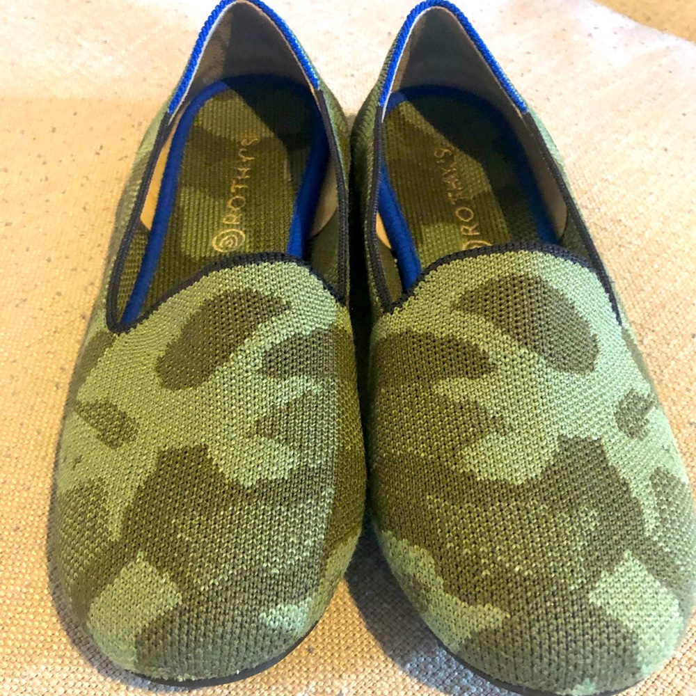 Girl’s authentic Rothy’s size 3 (big kids) EUC Camo